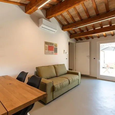 Corso Diaz Penthouse Vintage Charm In The Center Of Διαμέρισμα