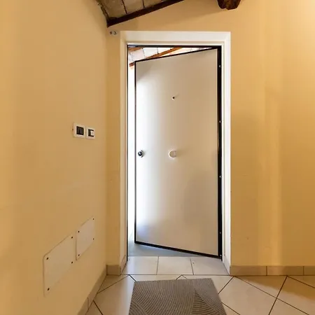 Corso Diaz Penthouse Vintage Charm In The Center Of Διαμέρισμα